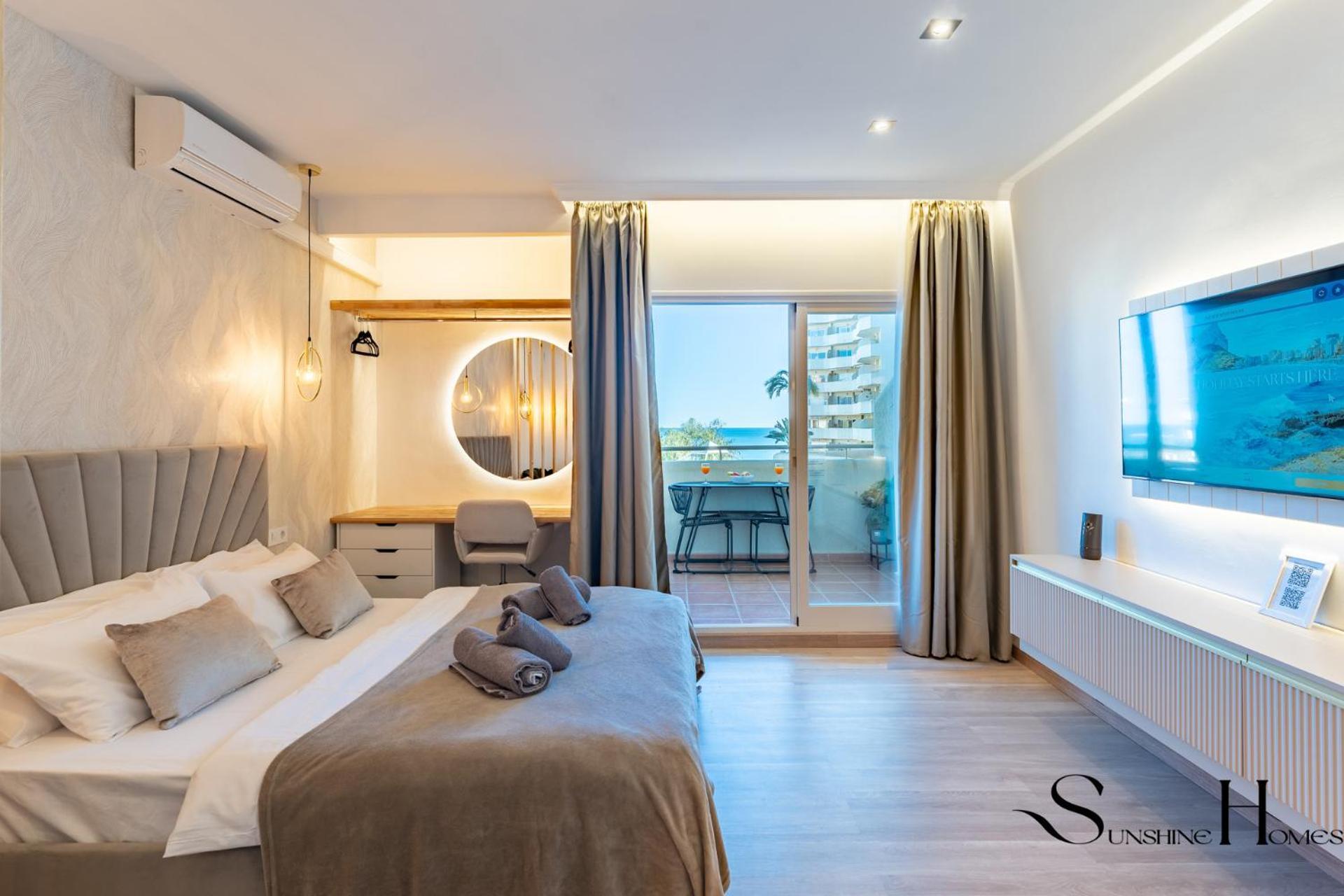 Seaview Beachfront Studio With Aqua Park & Balcony Бенальмадена Экстерьер фото