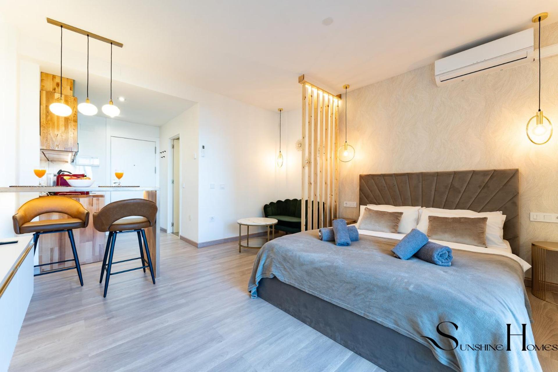 Seaview Beachfront Studio With Aqua Park & Balcony Бенальмадена Экстерьер фото