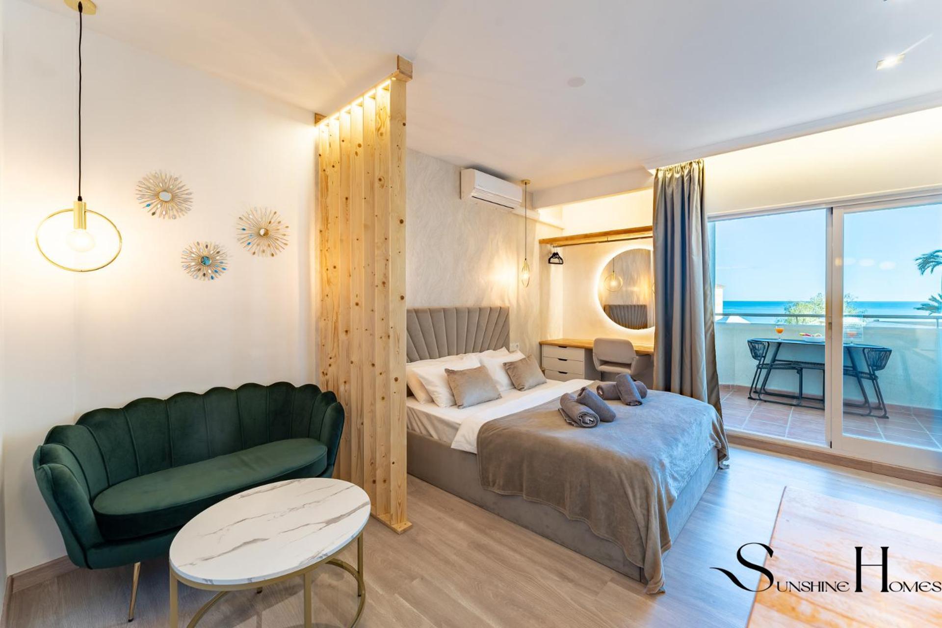 Seaview Beachfront Studio With Aqua Park & Balcony Бенальмадена Экстерьер фото