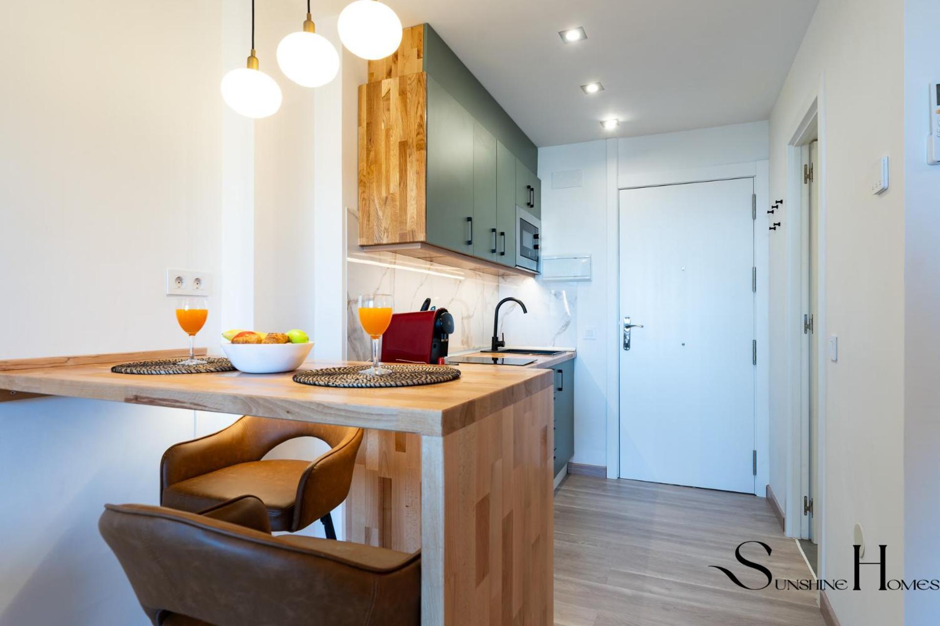 Seaview Beachfront Studio With Aqua Park & Balcony Бенальмадена Экстерьер фото